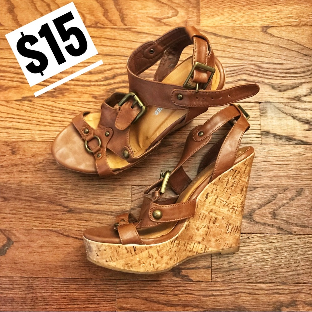 City classified tan cork platforms